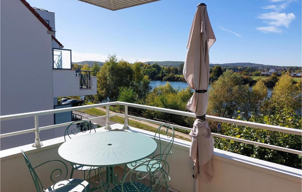 Awesome Apartment In Triel-Sur-Seine With Kitchen Екстериор снимка