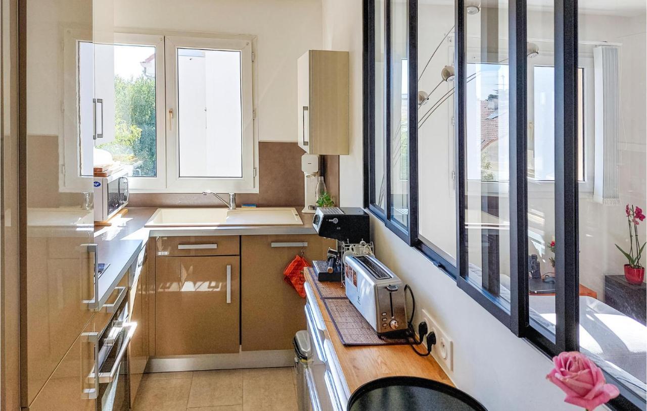 Awesome Apartment In Triel-Sur-Seine With Kitchen Екстериор снимка