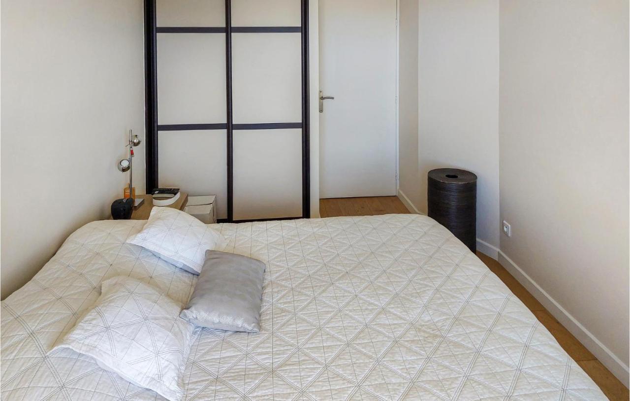 Awesome Apartment In Triel-Sur-Seine With Kitchen Екстериор снимка